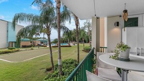 Apartamento luxo, sacada | Vista do quarto