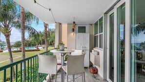 Deluxe apartman, erkély | Nappalirész