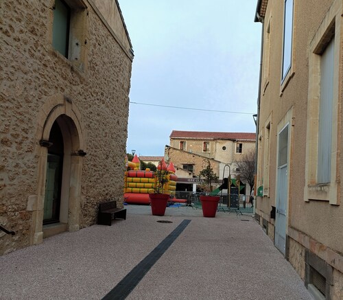 Bright, cozy little house on a quiet cul-de-sac in the village center