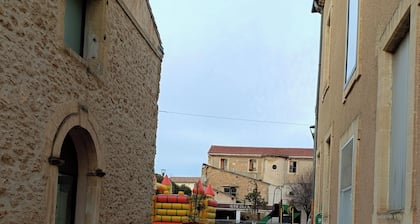 Bright, cozy little house on a quiet cul-de-sac in the village center