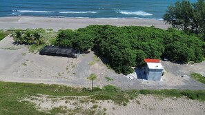 舒適單人房, 海景 | 起居區 | 48-吋智慧型電視，提供數位頻道