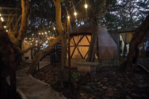 Deluxe Bungalow, Ocean View | Property grounds