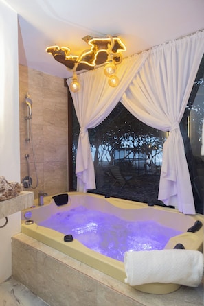 Amenidades de baño gratuitas, toallas, jabón, shampoo