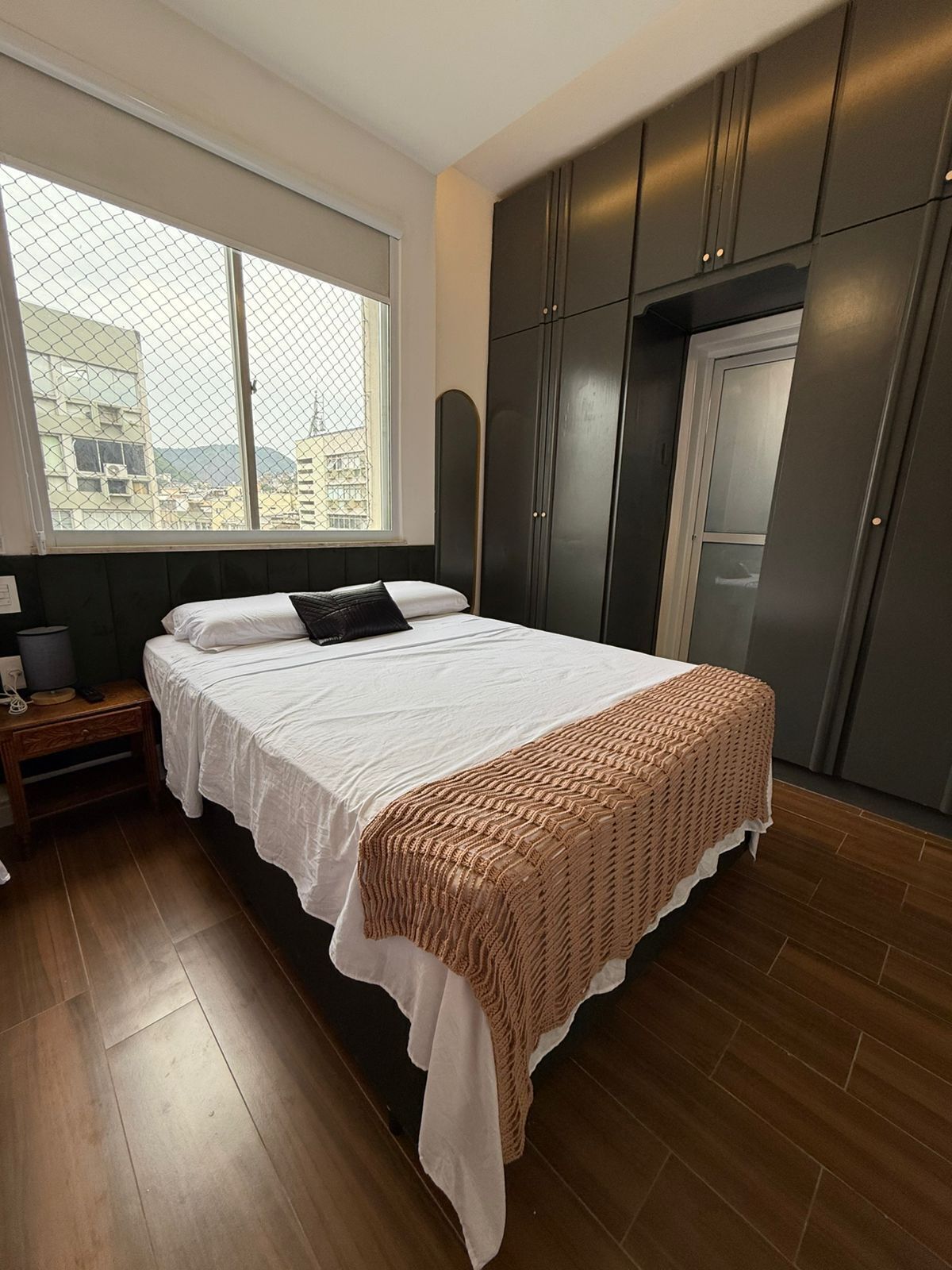 1 slaapkamer, een strijkplank/strijkijzer, wifi, beddengoed