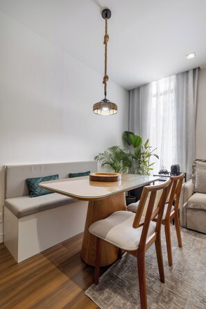 Dining - Sanci Mare: 1 Bedroom and 2 Bathroom in Copacabana (Rio de Janeiro)