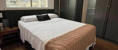 Iron/ironing board, WiFi, bed sheets