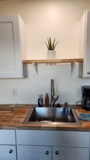 Fridge, microwave, oven, stovetop - Hidden in Gem in the Old Pueblo,. Located in the Heart of Tucson (Tucson)