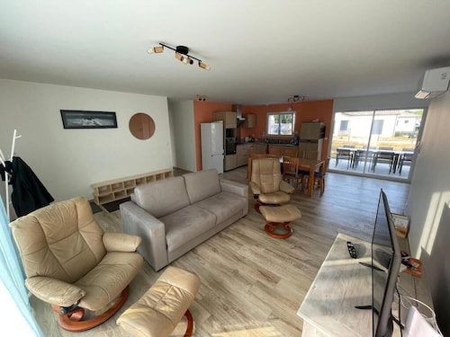 New house, close to town center, ideal for families or friends