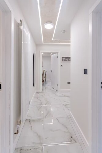 Hamlet Hideaway | Sleeps 14| Off Street Parking - Pass the Keys