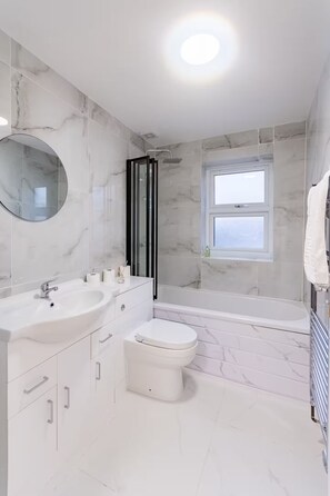 Shower, hair dryer, towels