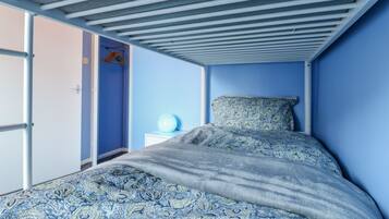 2 phòng ngủ, trang trí khác biệt