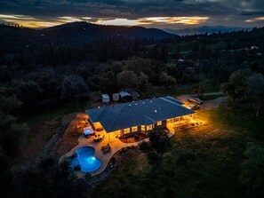 Exterior - Luxurious Brand New property 3bd/3b Pool & Hot tub (Mariposa)