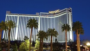 A large, multi-story hotel with a prominent 'WESTGATE' sign at the top. - Wategate 1 Bed, 1 Bath Villa - Bookings only Monday - Friday or Friday - Monday (Las Vegas)