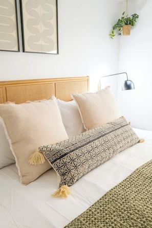 2 bedrooms, iron/ironing board, travel cot, WiFi - Bankers Hill Hideaway | Walk to Balboa & Lil Italy (San Diego)