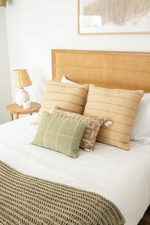 2 bedrooms, iron/ironing board, travel cot, WiFi - Bankers Hill Hideaway | Walk to Balboa & Lil Italy (San Diego)