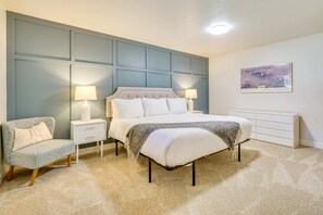 5 Schlafzimmer, Schreibtisch, Bügeleisen/Bügelbrett, Reisekinderbett