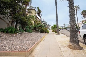 Property grounds - Boho Hideaway by the Sea! Walk to Beach & Cafes (San Diego)