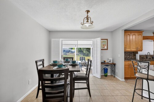 Modern Executive Stay at 211 South Lake Drive – Lehigh Acres, FL