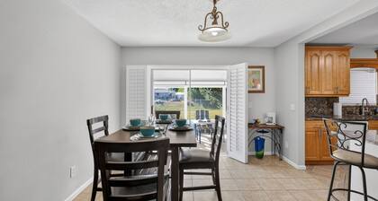 Modern Executive Stay at 211 South Lake Drive – Lehigh Acres, FL