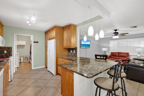 Modern Executive Stay at 211 South Lake Drive – Lehigh Acres, FL