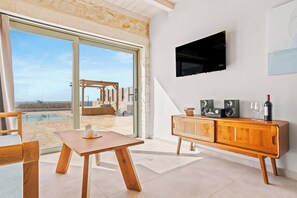 Smart TV - Serene Villas - Villa Thalassini, by Estia (Archanes-Asterousia)