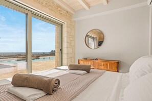 3 slaapkamers, een strijkplank/strijkijzer, gratis wifi, beddengoed