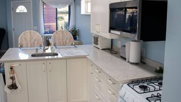 Micro-ondes, four, plaque de cuisson