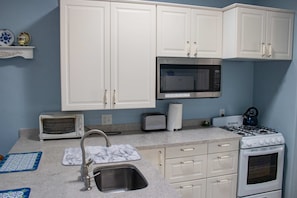 Micro-ondes, four, plaque de cuisson