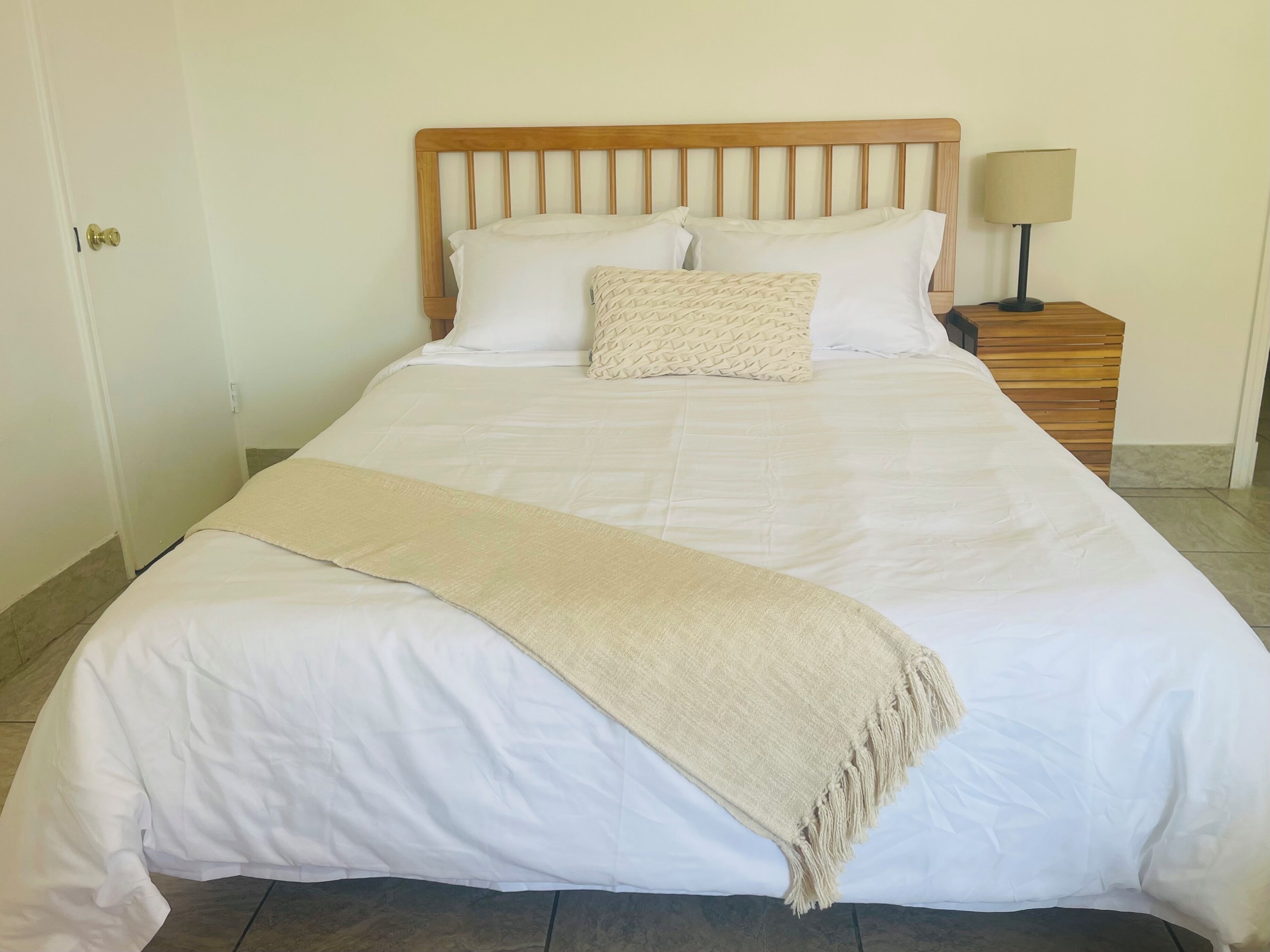 Fer et planche à repasser, Wi-Fi gratuit, draps fournis