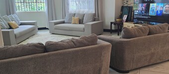 Entire Home: Sleeps 7+ Free Parking