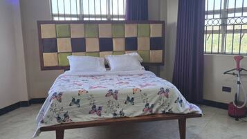 6 bedrooms, iron/ironing board, WiFi, bed sheets