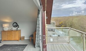 Interior - BlueWhale hot tub lodge with Lakeview (Padstow)
