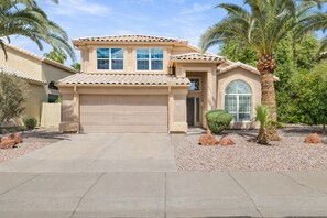 Exterior - Serene Scottsdale Retreat-NO FEE Heated Pool & Spa (Scottsdale)