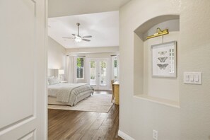 4 bedrooms, desk, iron/ironing board, free WiFi - Serene Scottsdale Retreat-NO FEE Heated Pool & Spa (Scottsdale)
