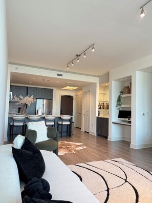 Interior - Midtown Apt - 2 Miles from Benz Stadium (Atlanta)