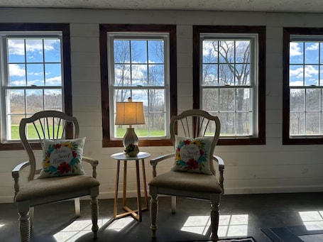Interior. 3- Bedroom Farmhouse near the Red River Gorge