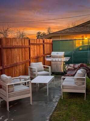 Terrace/patio - Spacious Pet-Friendly Home in Lancaster, Private Yard, Parking & Fast WiFi (Lancaster)