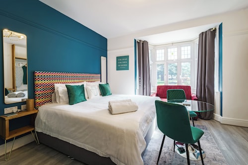 The Adelphi | Super King Studio w/ Free Parking