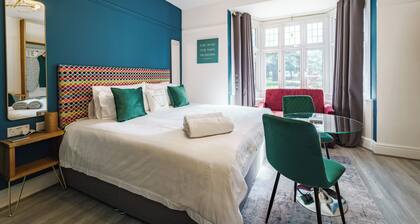 The Adelphi | Super King Studio w/ Free Parking