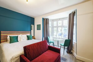 1 bedroom, WiFi, bed sheets - The Adelphi | Super King Studio w/ Free Parking (Stratford-upon-Avon)