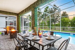 Outdoor dining - 9 bedroom Villa, Themed Rooms, Game Room, Movie (Four Corners)