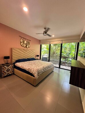 2 bedrooms, in-room safe, desk, iron/ironing board - Centro & Quiet -Modern large apartment with private terrace 7 Min walk to beach! (Playa del Carmen)