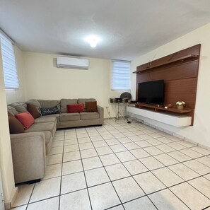 Living area - 3BR Family Home in Salinas PR - A/C, WiFi & Private Parking (Salinas)