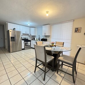 Dining - 3BR Family Home in Salinas PR - A/C, WiFi & Private Parking (Salinas)