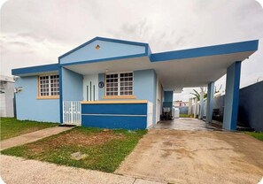 Exterior - 3BR Family Home in Salinas PR - A/C, WiFi & Private Parking (Salinas)