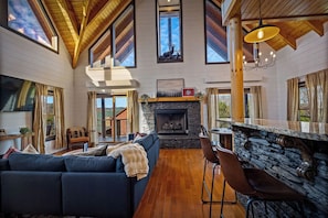 Smart TV, fireplace, video games - NEW! Stunning 4BR Cabin w/Hot Tub, Fire Pit, Pool Table, Arcades & Pool Access (Sevierville)
