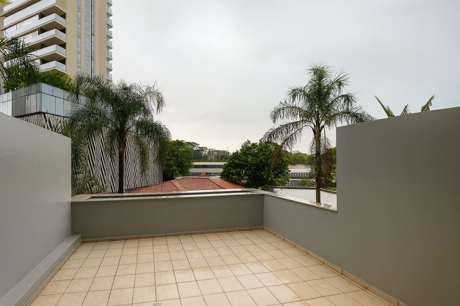 Apartamento luxo, sacada, vista para o jardim | Área da propriedade