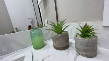 Deluxe Apartment, Balcony, Garden View | Bathroom | Free toiletries, hair dryer, towels, soap