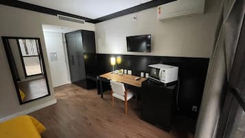 Deluxe Apartment, Balcony, Garden View | Interior