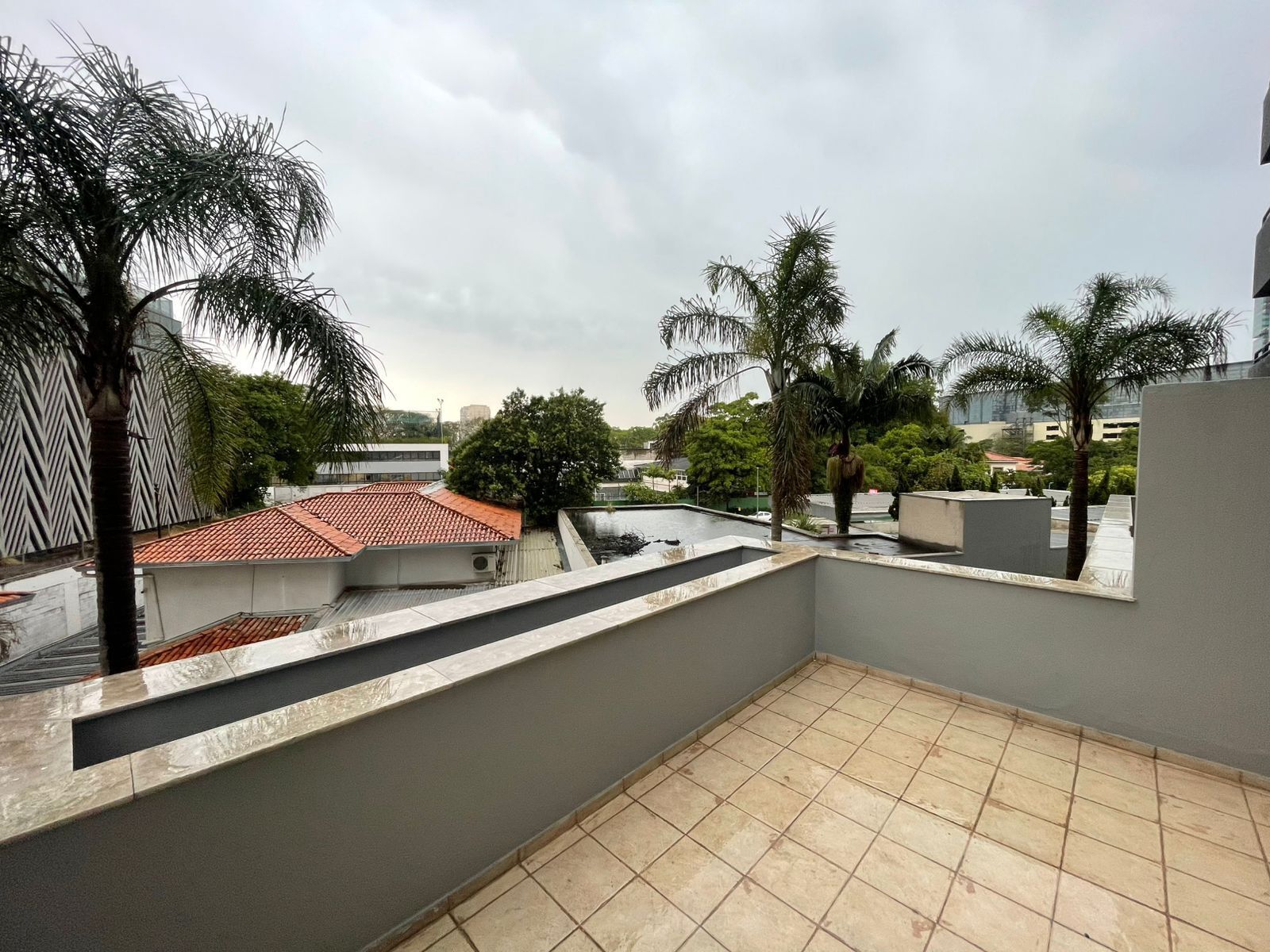 Deluxe-huoneisto, parveke, näköala puutarhaan | Ulkoalueet